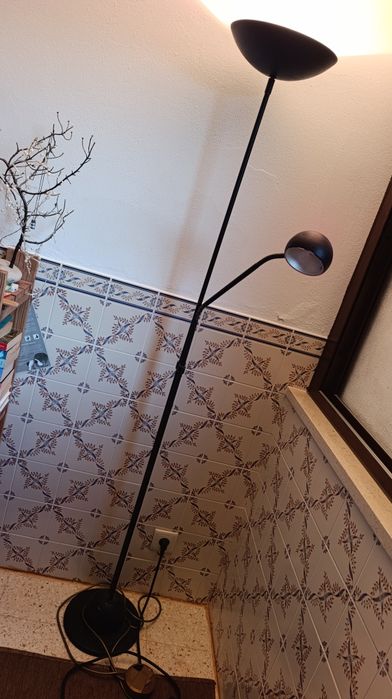 Candeeiro de pé alto