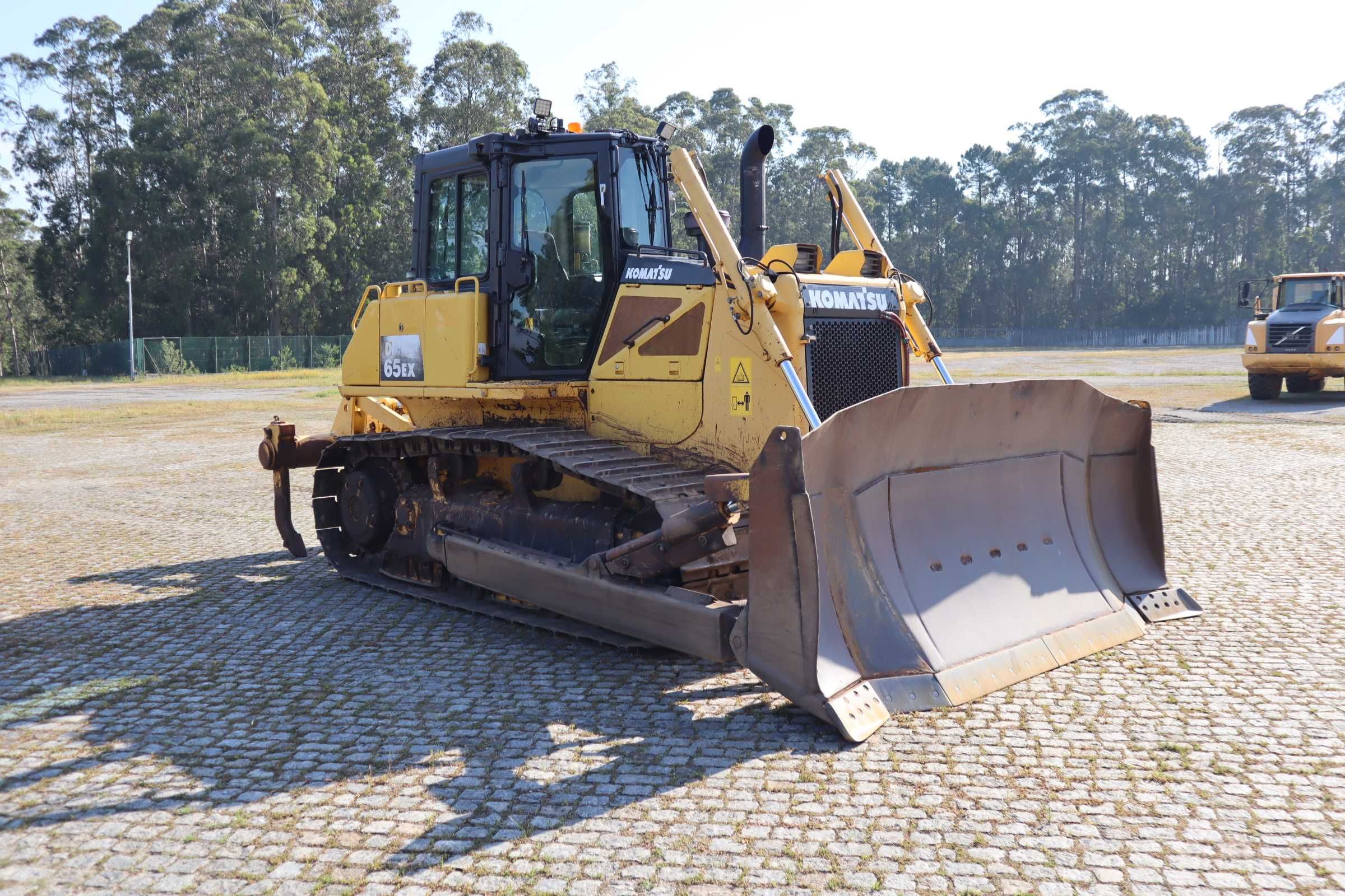 2011 KOMATSU D65EX-16 Trator de rastos