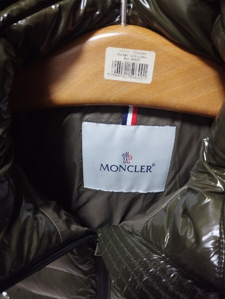 Пуховик зимний фирменный Moncler размер 46