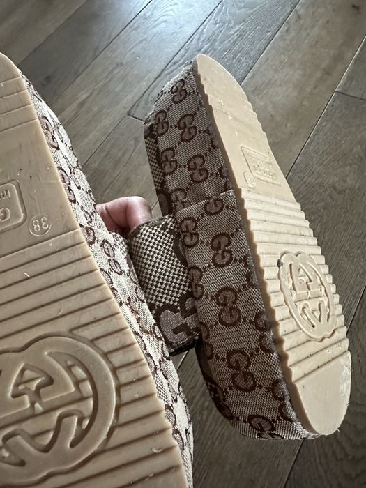 Klapki damskie na platformie Gucci