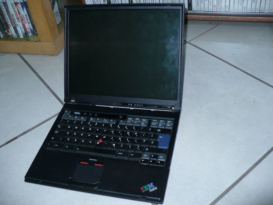 Laptop IBM 2373(T40) na części.