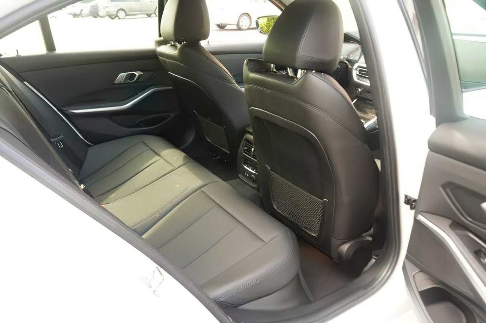 BMW 3 Series 330i xDrive      2020