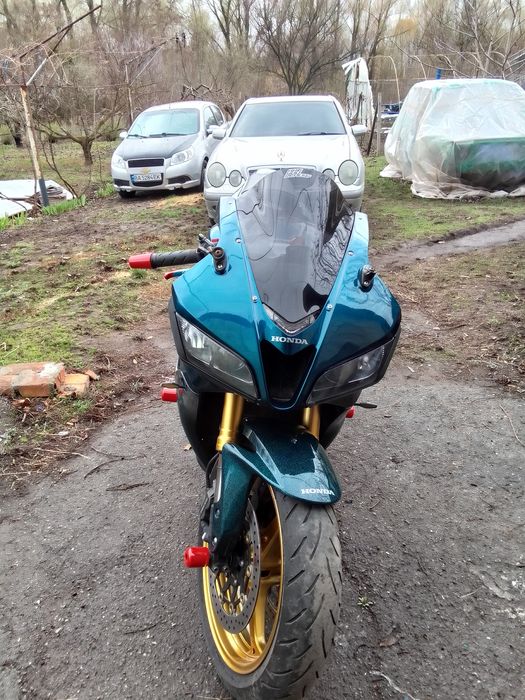 Продам хонда сбр600рр 2009года