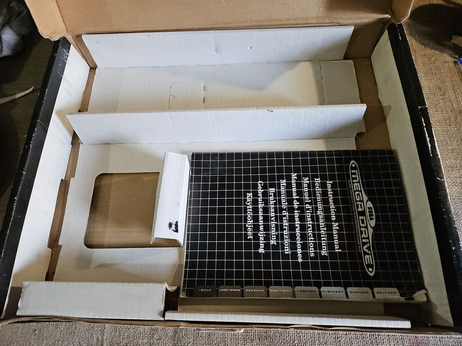 Caixa para consola megadrive