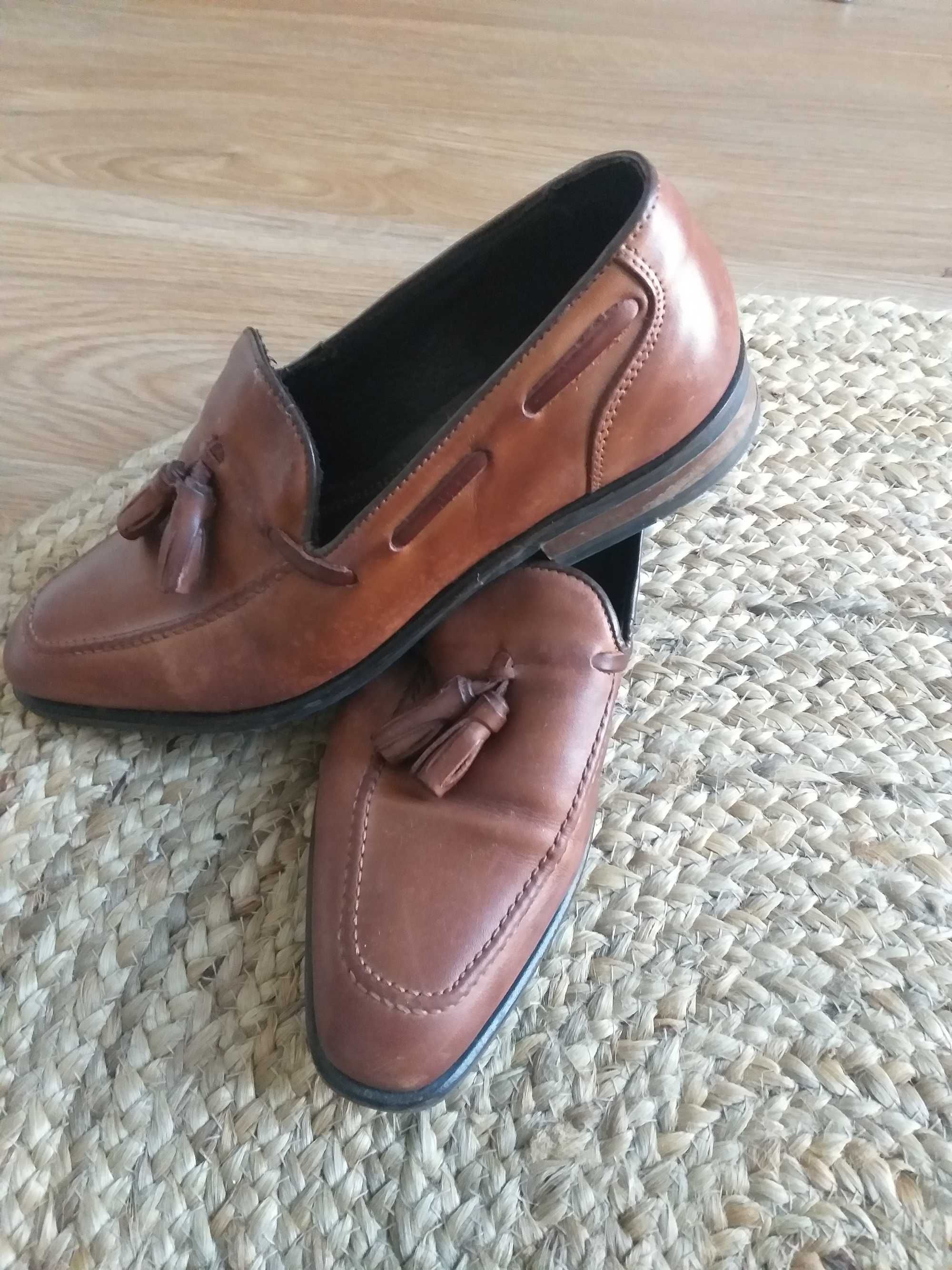 Sapatos classicos como novos