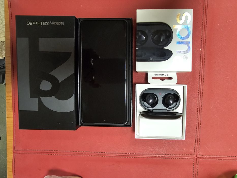 Samsung Galaxy S21 Ultra + Galaxy Buds + przewód + etui