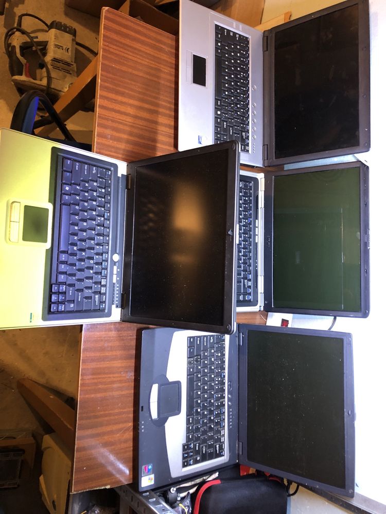 Złom elektroniczny stare laptopy