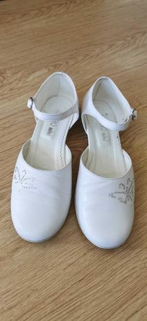 Buty do komunii świętej dla dziewczynki białe