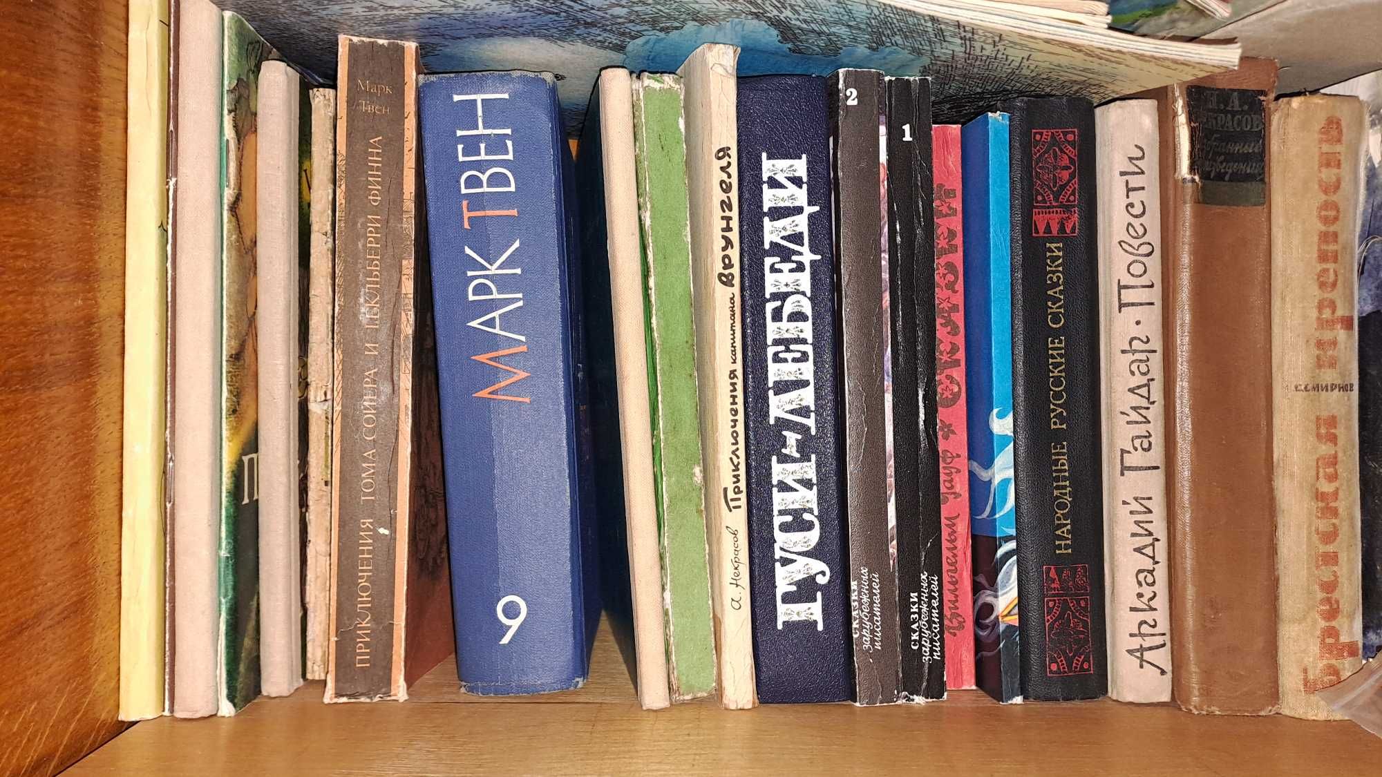 книги на різну тематику - детектив, фантастика, вірші, казки та інше