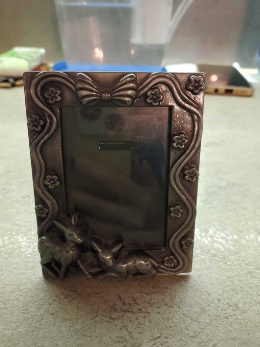 Metalowa ramka na zdjęcia przedwojenna stara rzeźba mala