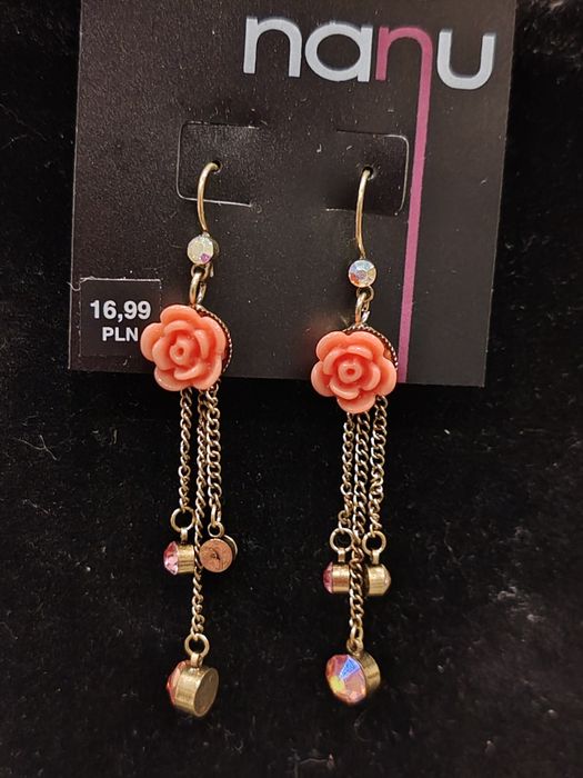 Kolczyki długie z rożyczkami.