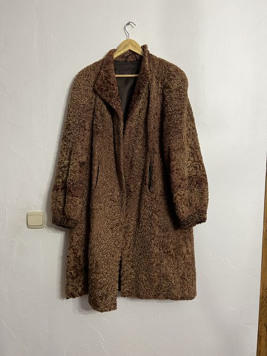 płaszcz brązowy z karakułów