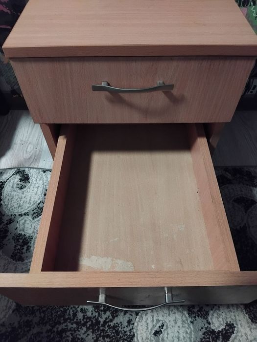 Продам тумбу на колёсиках.