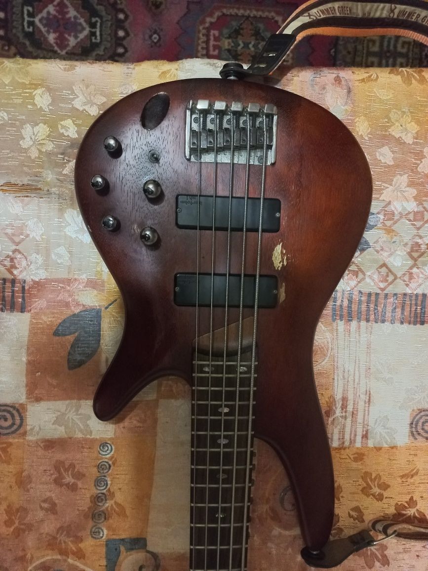 Ibanez 550 (актівний) 5 струн