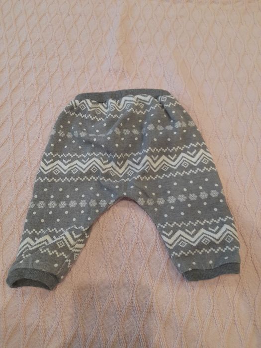 Spodnie dresowe szare w zimowy wzór  H&M 56