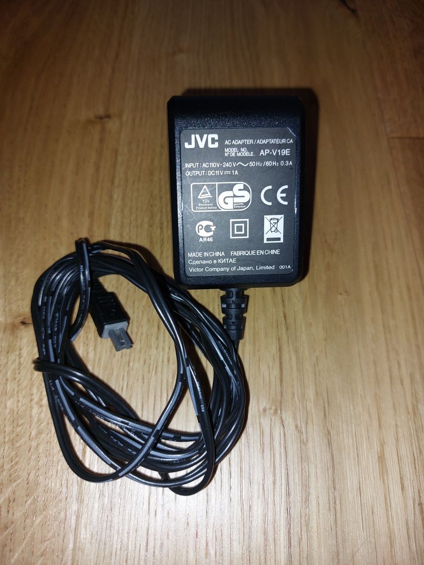 Kamera JVC GR-D815E miniDV (do naprawy) + ORYGINALNA ŁADOWARKA i smycz