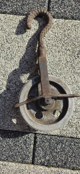 Stary solidny bloczek budowlany