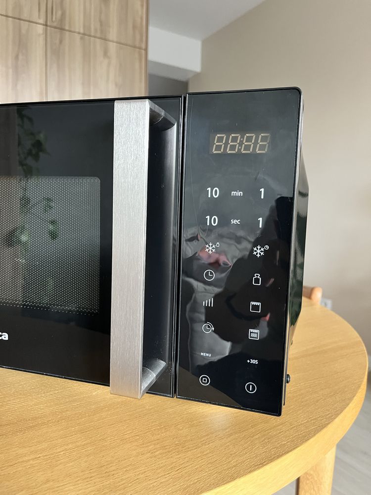 Mikrofalówka, kuchenka mikrofalowa AMICA AMGF23E1GFB