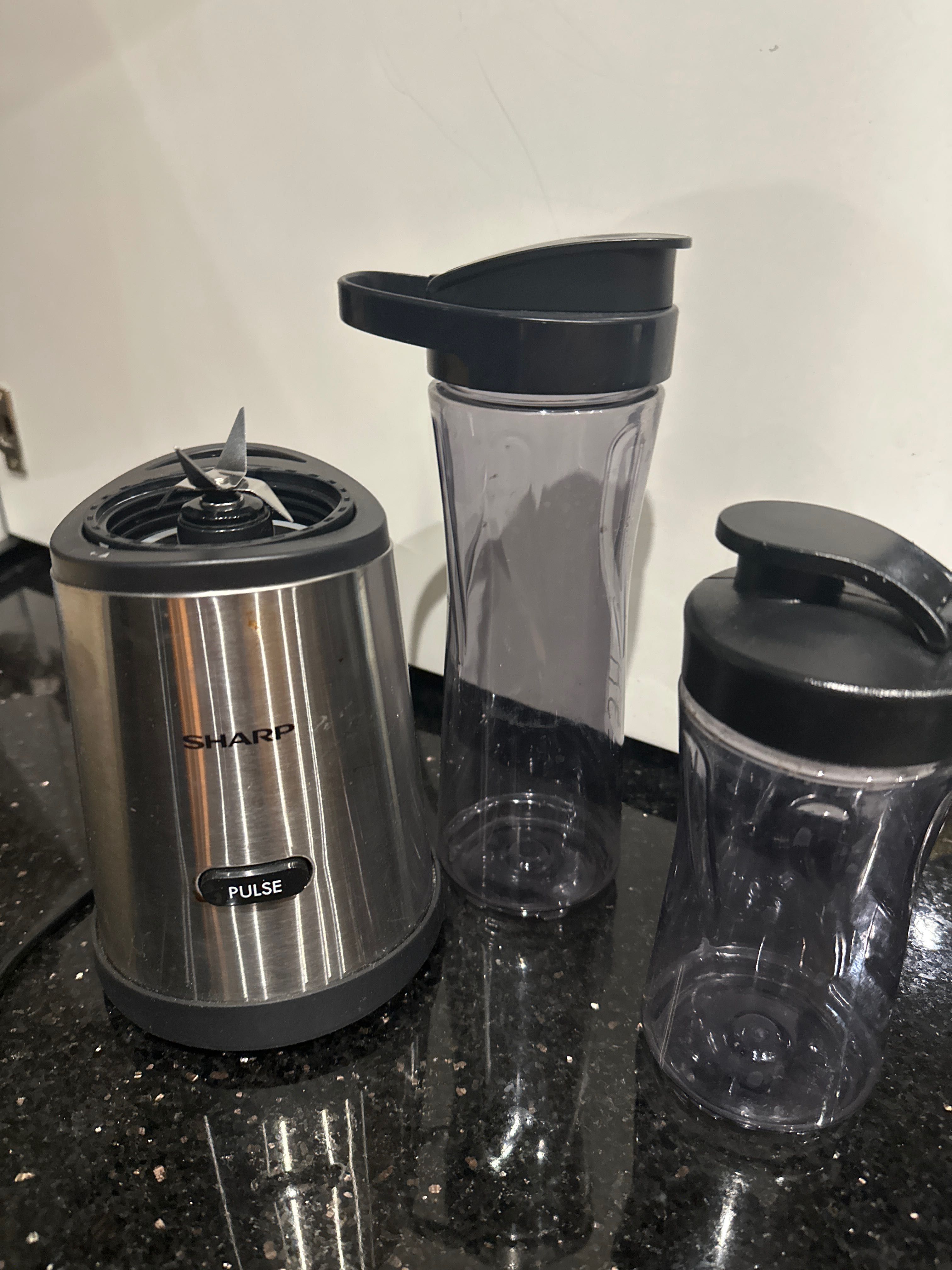 Blender kielichowy SHARP SA-FP2002I