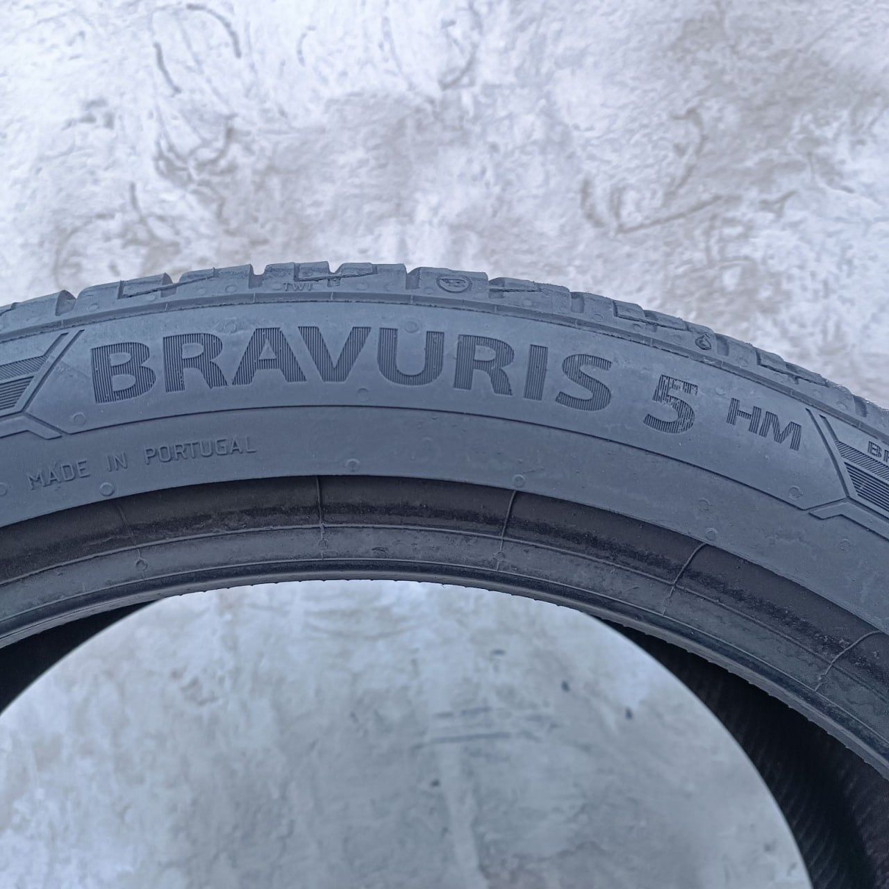 Комплект шин Barum Bravuris 245/40R18 Y XL