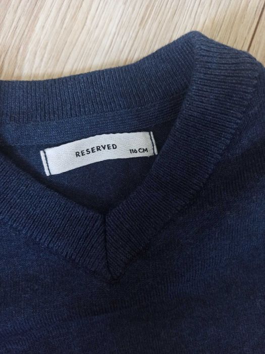 Nowy elegancki sweterek chłopięcy