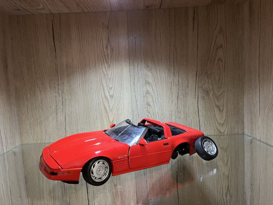 Sprzedam corvette ZR-1 1/18 Maisto (złom modelarski)