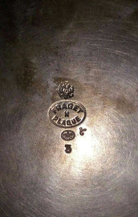 Продам б/в  старовинну  шкатулку.