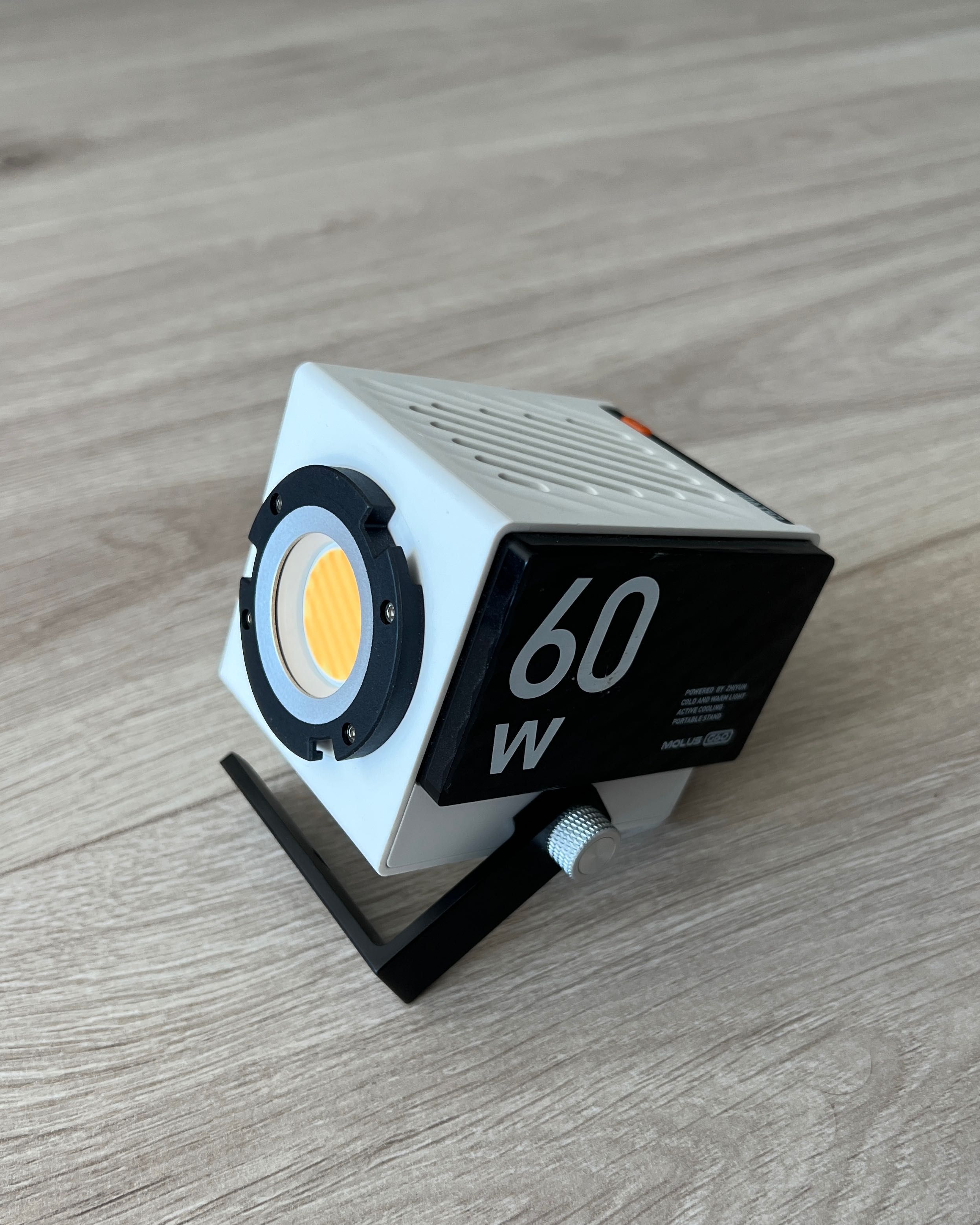 Lampa Zhiyun Molus G60 cob + mini dyfuzor