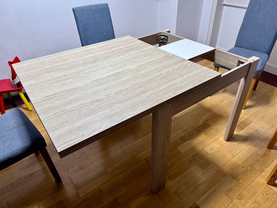 Mesa de jantar extensível em carvalho claro (90x90/180)