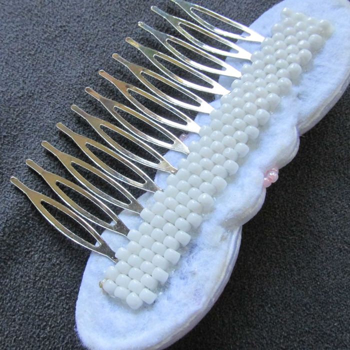 Biały grzebień do włosów, grzebyk ślubny, sutasz.