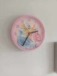 Zegar ścienny z księżniczkami Disneya w kolorze różowym