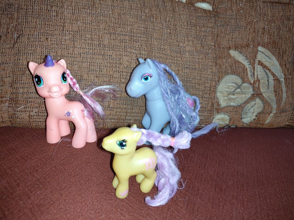 Koniki Pony do zabawy dla dziewczynki.