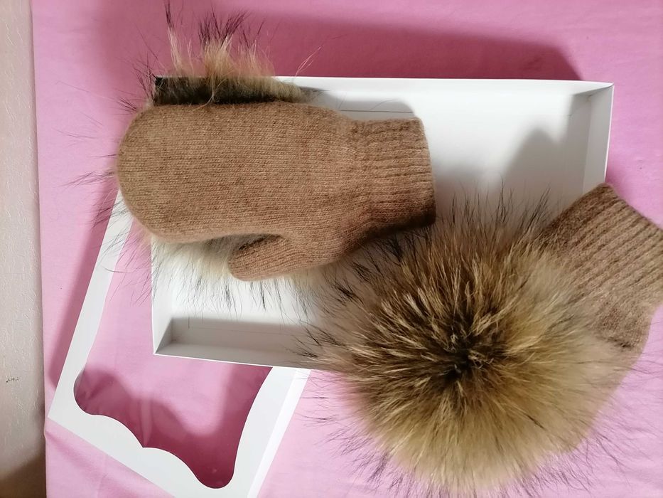 Рукавиці з  натуральним хутром песца, енота, чорнобурки