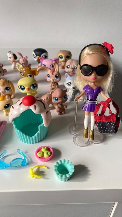 Lote de brinquedos - Littlest Pet Shop + bonecas + acessórios