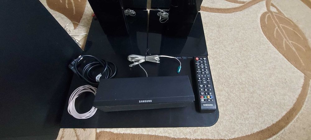 Kino domowe SAMSUNG HT-J4550 Blu-ray 3D