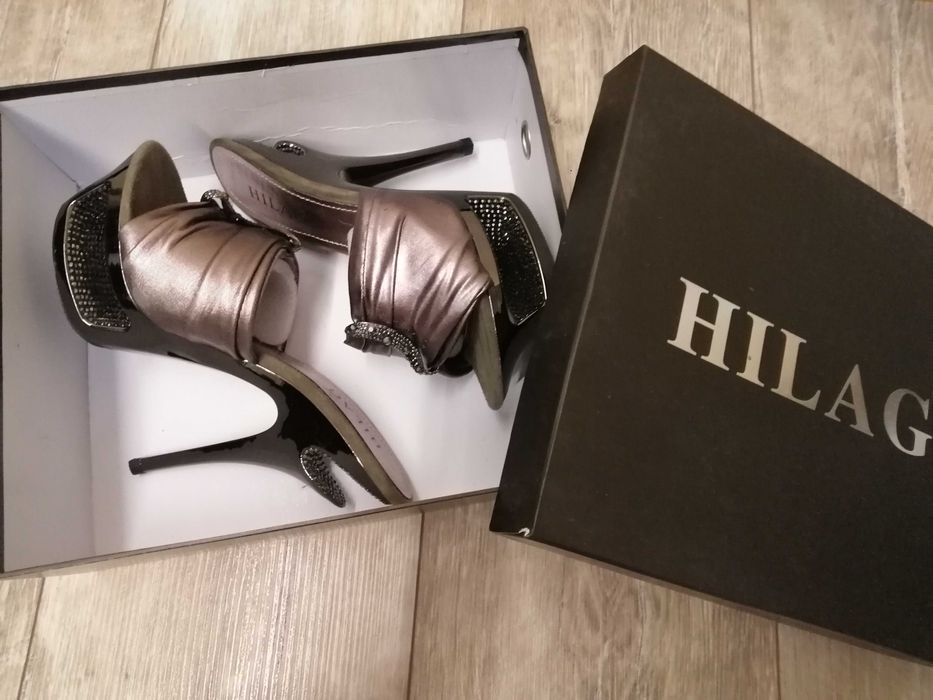 Нові жіночі босоніжки (стрип)