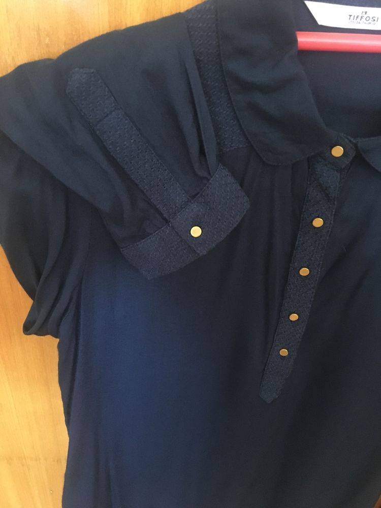 Camisa/ blusa azul marinho, tamanho 11/12 da marca Tiffosi.