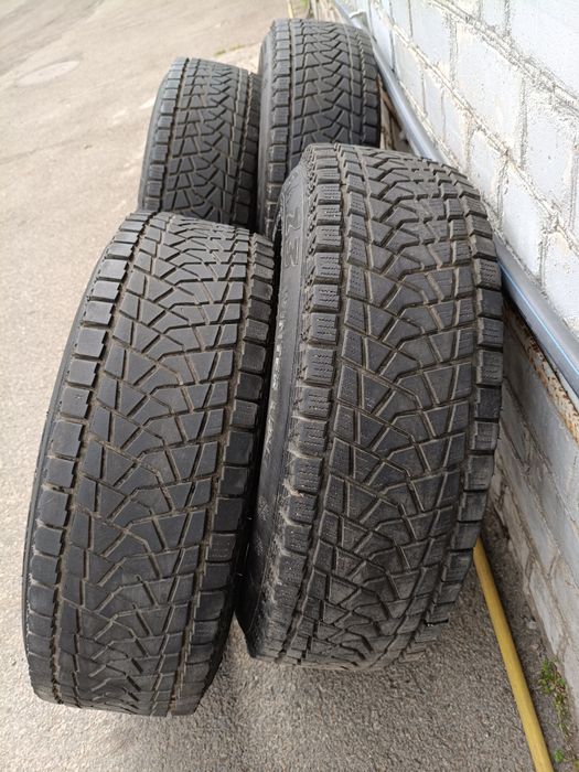 Резина 235х65 R-17, зима SUV