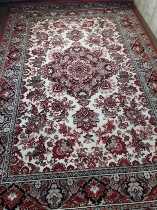 Продам 2 ковра ( размер 2х3 м) в хорошем  состоянии, по 3000 грн за шт