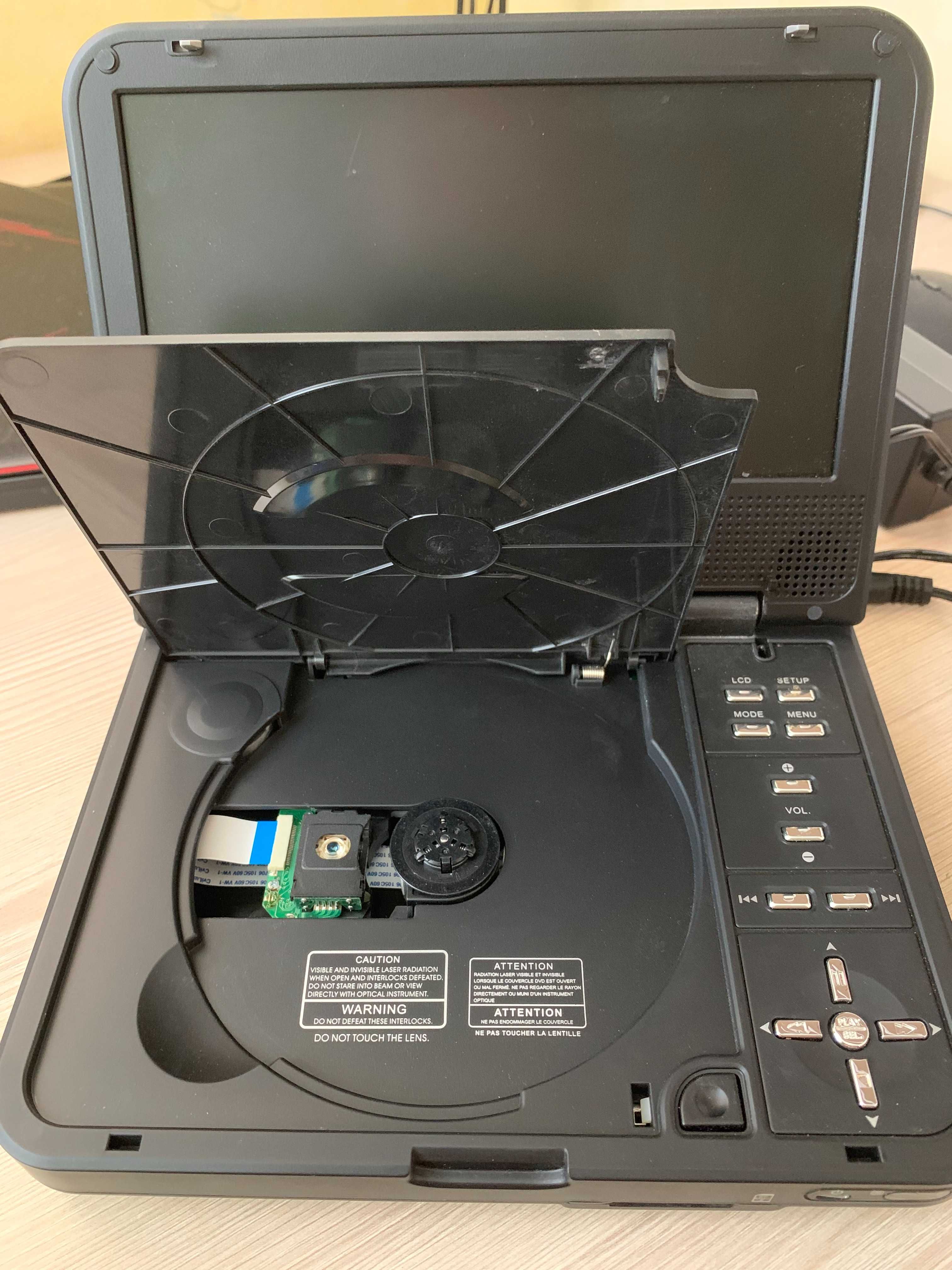 Портативний DVD-програвач Mustek MP86, 8″ LCD-дисплей
