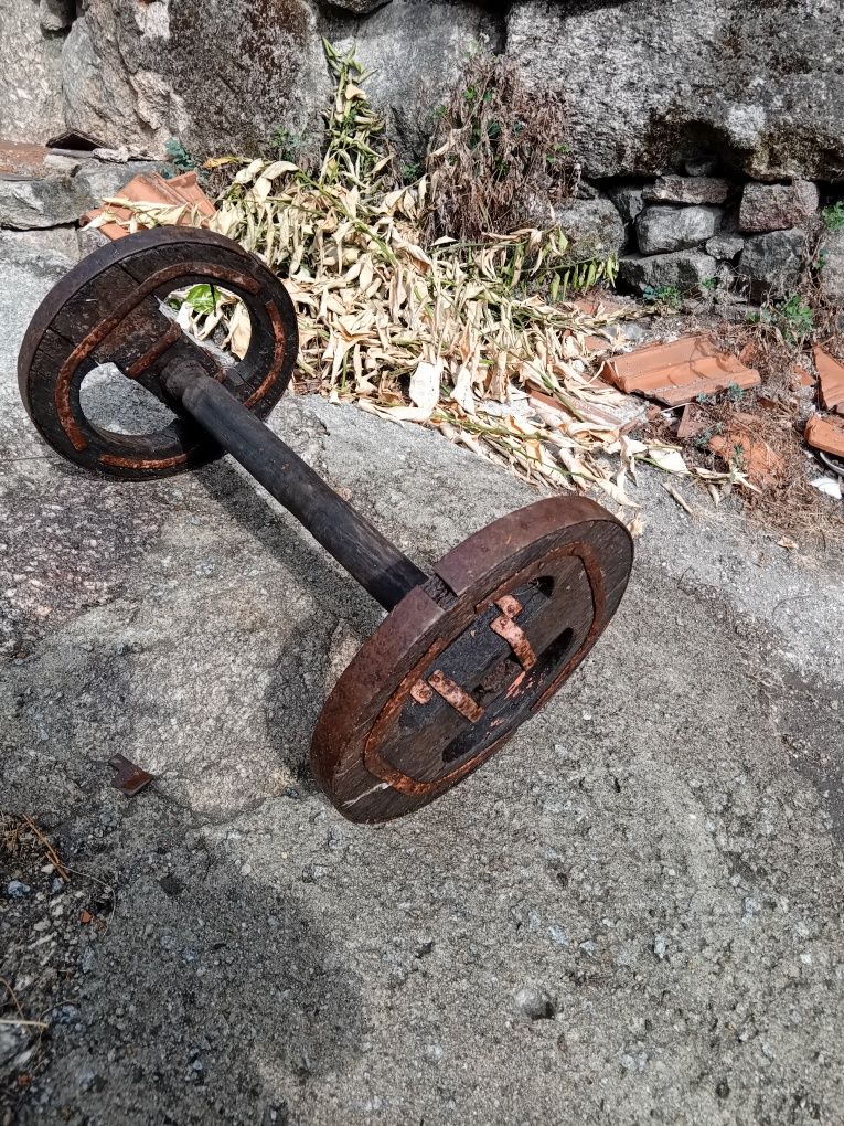 Rodas de carro de bois antigos