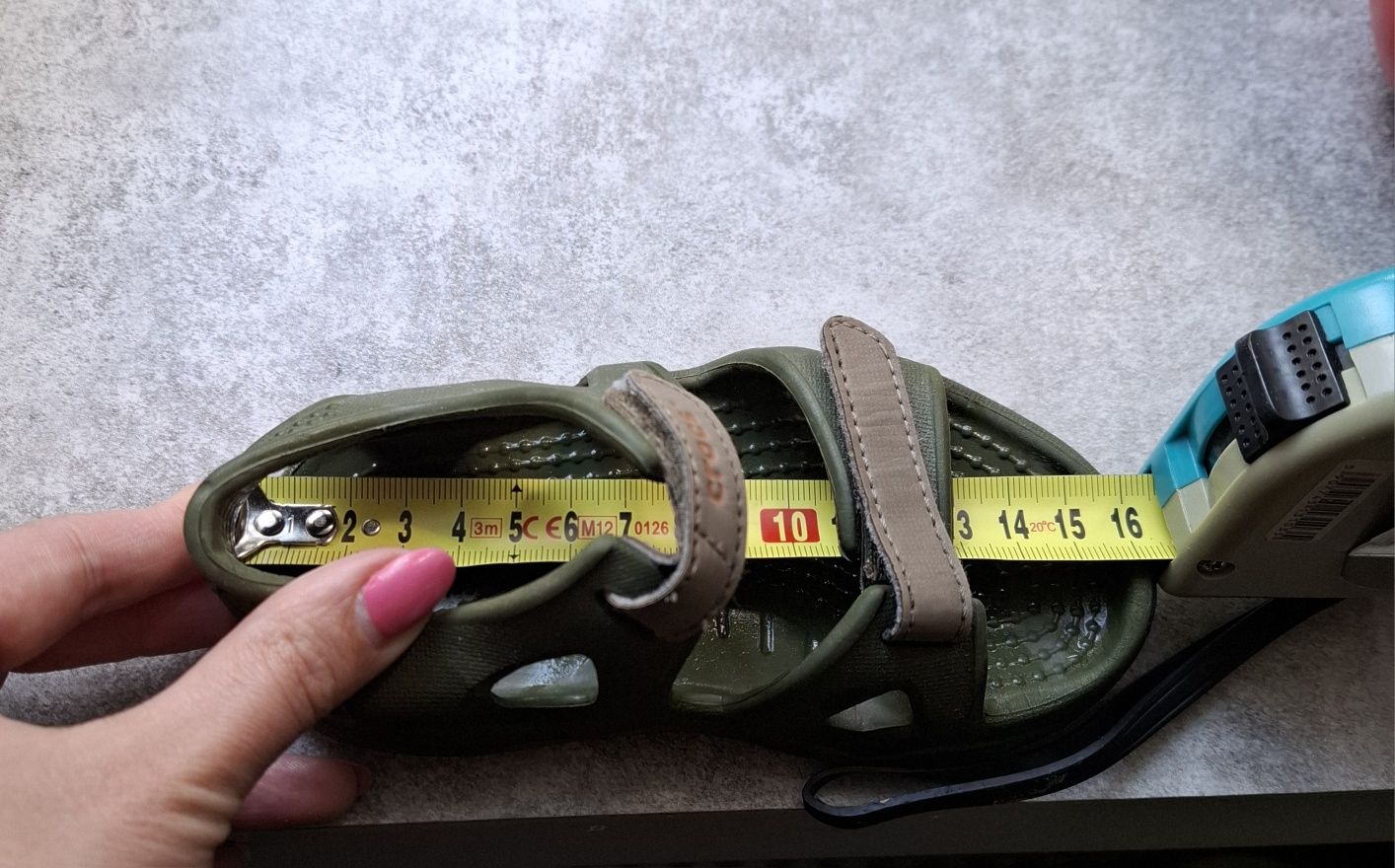 Crocs sandałki khaki na rzepy crocsy chlopięce buty na basen zielone