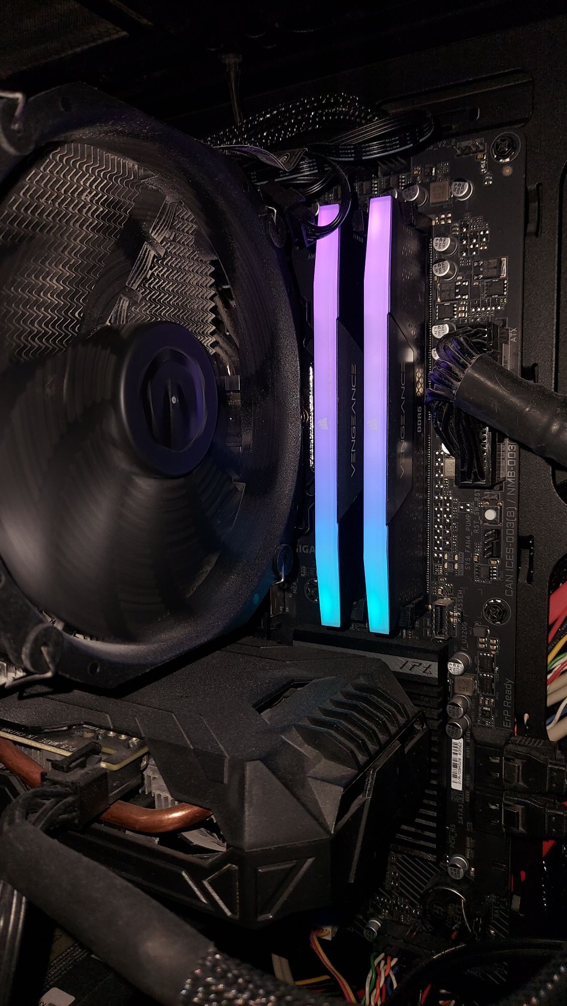 Pamięci Corsair VENGEANCE RGB 32 GB (2x16 GB) DDR5  6000 MT/s C30