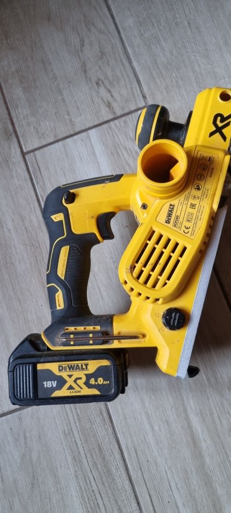 Strug dewalt dcp580