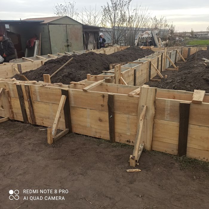 Фундаменти. Заливка і стяжка полів.Установка забору