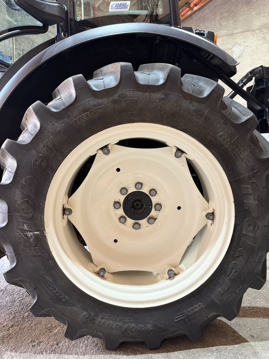 Jantes e Pneus de Trator New Holland  T4