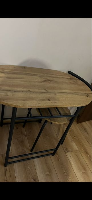 Stolik plus dwa krzesla