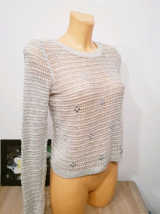 Beżowy sweter ażur Hollister S srebrna nitka diamenciki