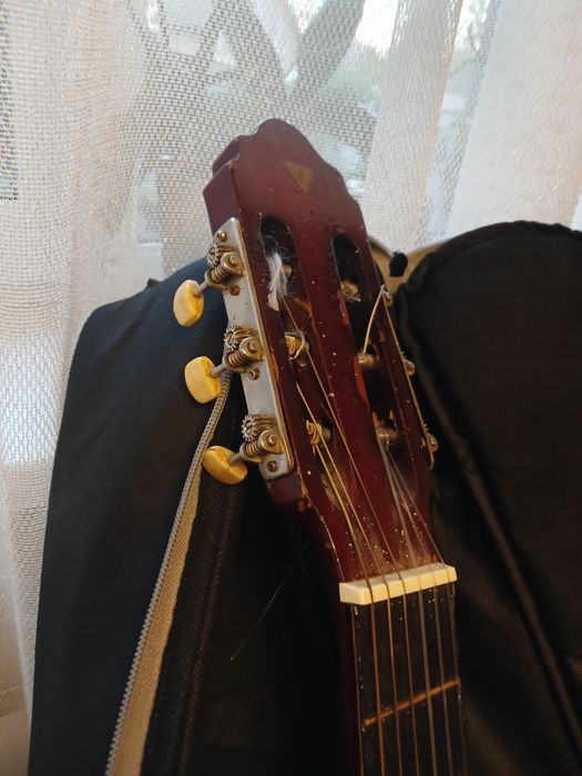 Продам гітару Valencia