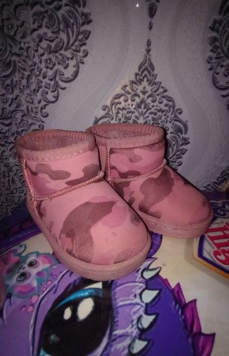 Зимове взуття для дівчинки